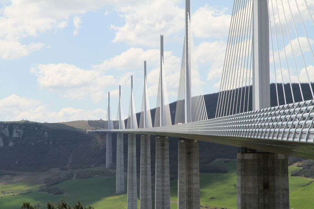 Cable-stayed viaduct bridge spanning a valley.
